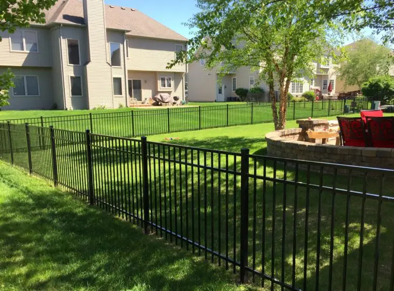 aluminum-fence installation