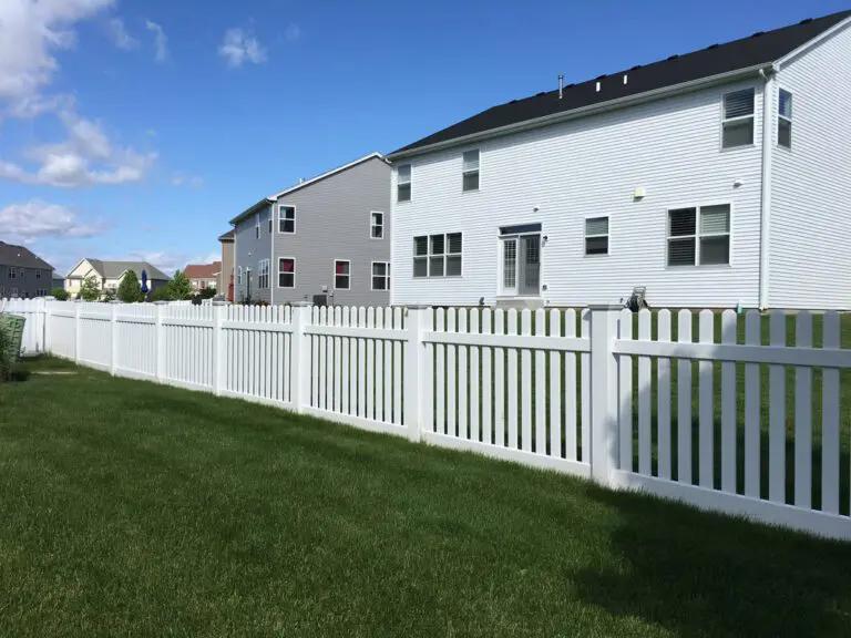 Vinyl Fence Photo