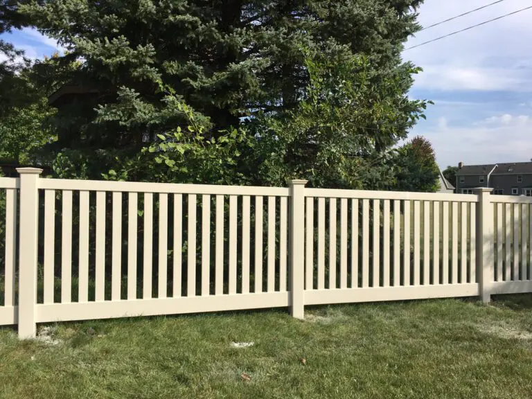 Vinyl Fence Photo