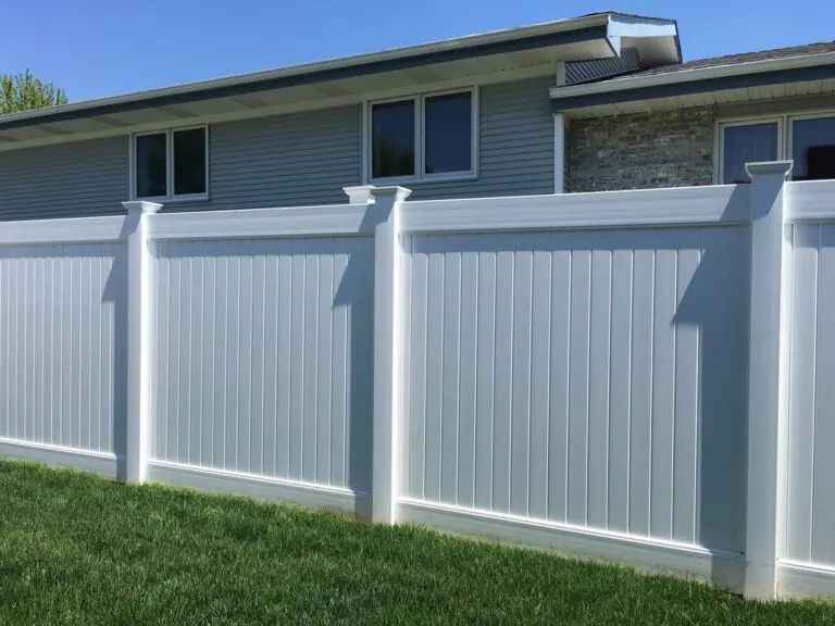 Vinyl Fence Photo