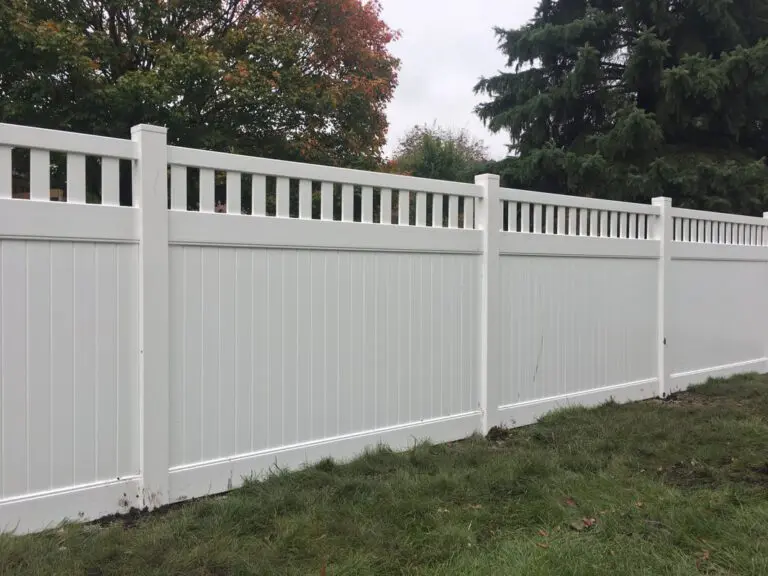 Vinyl Fence Photo