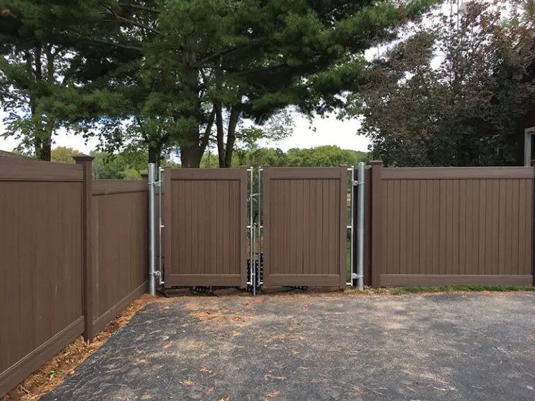 Vinyl Fence Photo