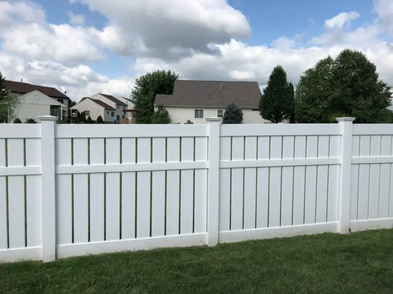Vinyl Fence Photo
