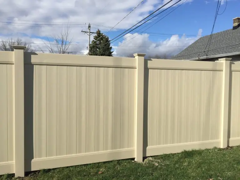Vinyl Fence Photo