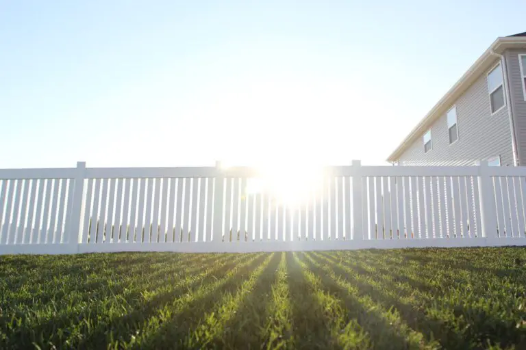 Vinyl Fence Photo