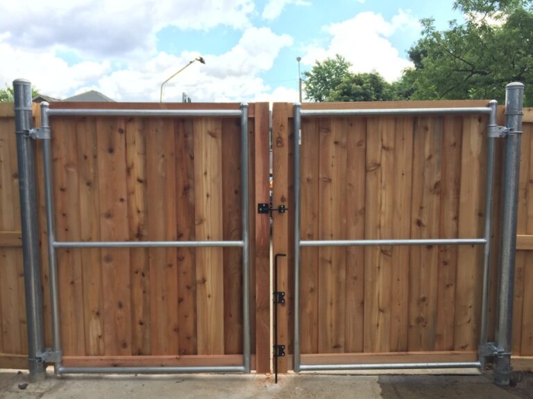 Double gate fence