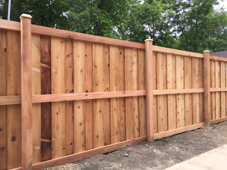 cedar-fence-privacy-board-and-baton