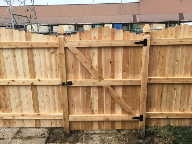 wood-privacy-fence-standard-gate